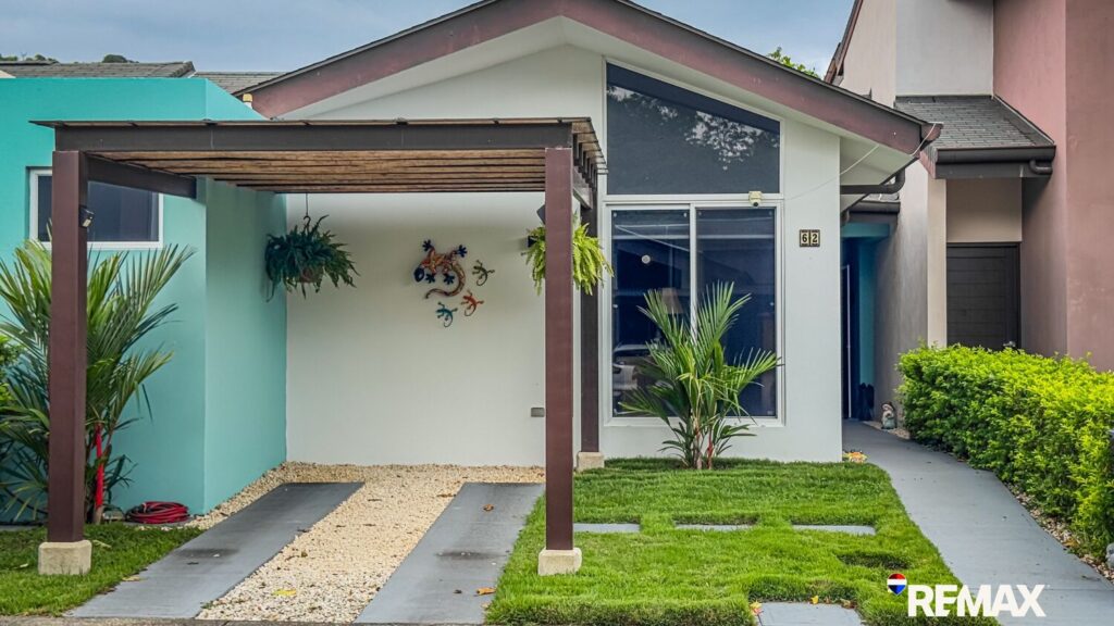 Home for sale in Ciudad del Mar, Jacó: single-level 2-bedroom house in a gated community near the beach