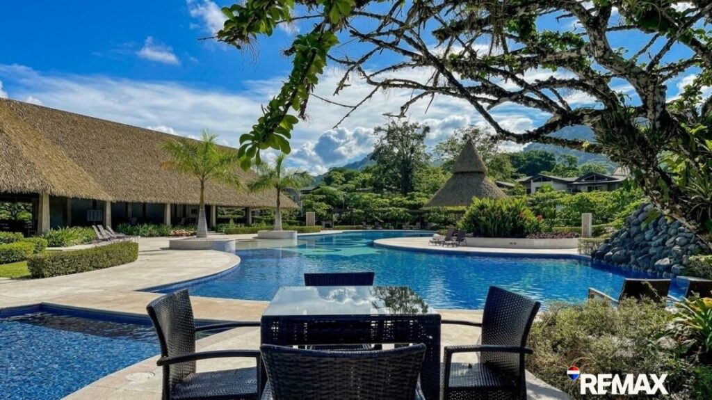 Home for sale in Ciudad del Mar, Jacó: single-level 2-bedroom house in a gated community near the beach – photo 13