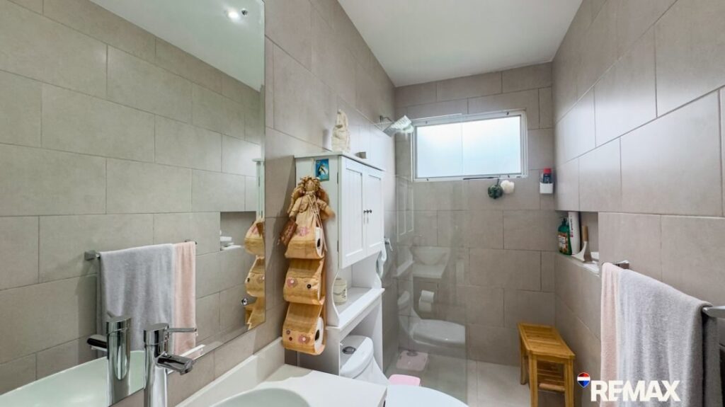 Home for sale in Ciudad del Mar, Jacó: single-level 2-bedroom house in a gated community near the beach – photo 16