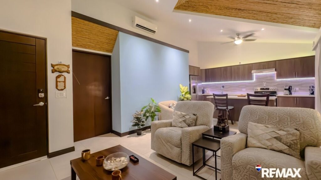 Home for sale in Ciudad del Mar, Jacó: single-level 2-bedroom house in a gated community near the beach – photo 3