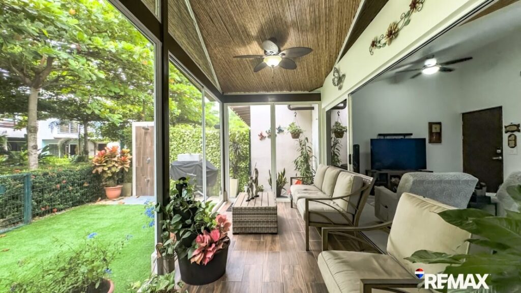 Home for sale in Ciudad del Mar, Jacó: single-level 2-bedroom house in a gated community near the beach – photo 5